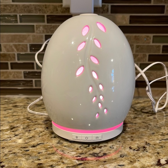 Elegant White Color Changing Aroma Diffuser - Picture 2 of 14